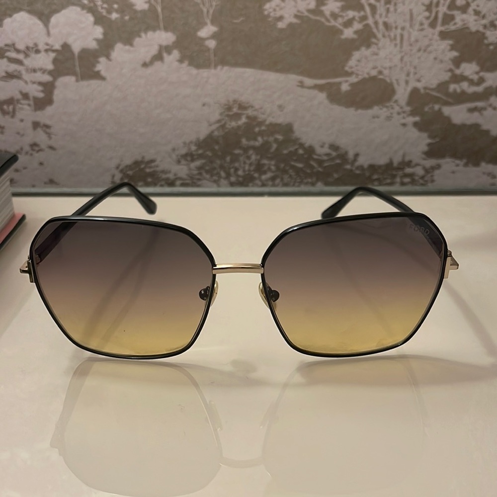 Tom Ford Claudia Sunglasses - black frame
